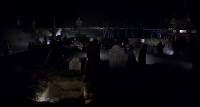 Children look Great aunt laviniaShe was beheaded by her own children - The Addams Family