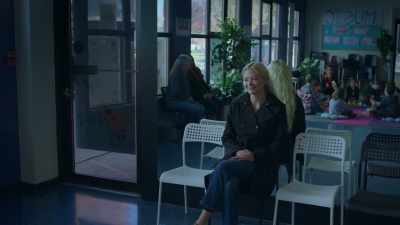 ♪ [children singing]
row, row, row your boat ♪ - Hoax: The Kidnapping of Sherri Papini
