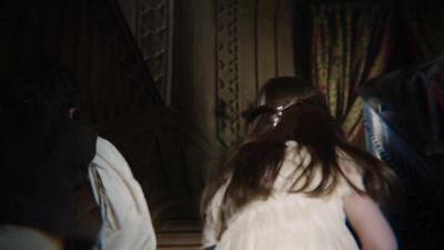 (children's laughter echoing) - Reign