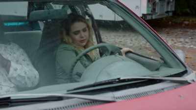- Chill, sis.
I'm like two minutes late. - Good Girls