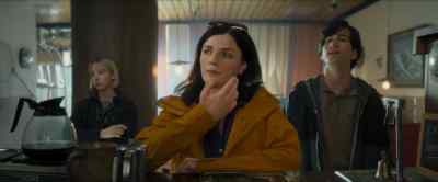 - Chips.
- Yes, thank you. - Get Away