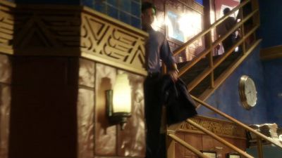 Chloe, where are you?
I've left four messages. - Smallville