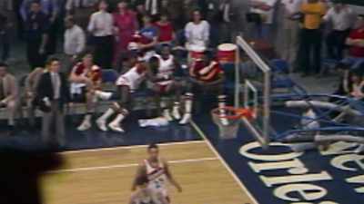 Chocan los cinco
mientras Larry Bird - We Beat the Dream Team