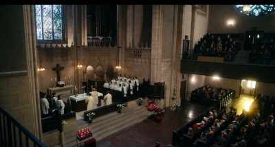CHOIR:
♪ Christ is risen - Strange Angel