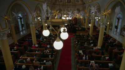 [choir singing] ♪ O, holy night! ♪ - Home Sweet Home Alone