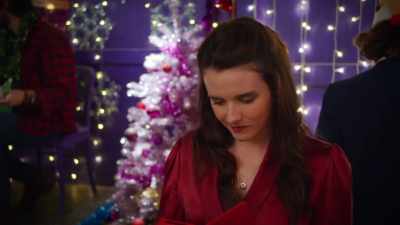 ♪ Choirs are singing
for the joy and happiness ♪ - The Dog Days of Christmas
