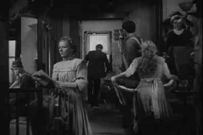 - Christine, look.
- What, Dagmar? - I Remember Mama