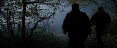 CHRISTMAS: Aren't you curious
about what's inside the case? - The Expendables 2