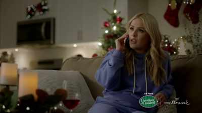 Christmas falls on my day, - Noel Next Door