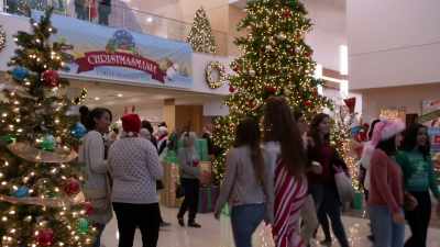 christmas-hip-hop-music-playing - Life-Size 2