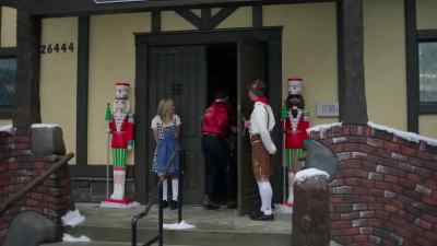 ♪ Christmas is just
round the corner ♪ - Jingle Bell Run