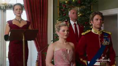 [Christmas music playing] - A Royal Corgi Christmas