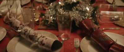 ♪ Christmas ♪ -
♪ The snow's coming down ♪ - Your Christmas or Mine?