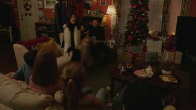 ♪ Christmas time, so full of cheer ♪ - Home Sweet Home Alone
