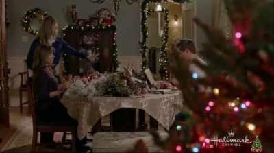 ["CHRISTMAS TWIST" PLAYING] - Christmas in Love