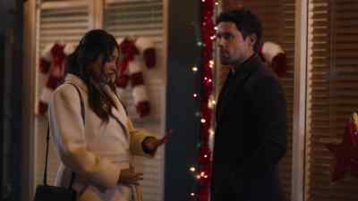 Christmas with the
Singhs just got - Christmas with the Singhs