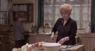 Christopher, are you
through with Katy's tray? - Whoever Slew Auntie Roo?