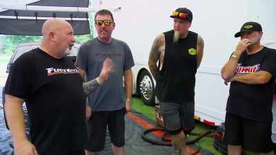 [Chuck] I'm not going to beat my own
chest because it probably won't work, - Street Outlaws No Prep Kings Team Attack