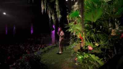 [chuckles] And people who care,
ask them. They're like, - Ari Shaffir: America's Sweetheart