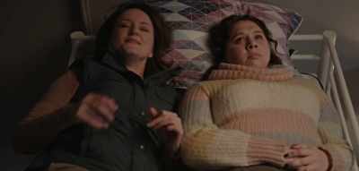 (chuckles)
(bed creaks) - Aftertaste