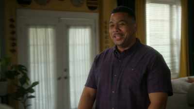 (chuckles) Boy, you crazy.
Look, that is an ice tray, Derek. - Saturdays