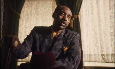 [chuckles] Come on, Jayboe.
Get your spine up, Son. - The Last Black Man in San Francisco