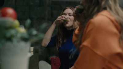 -[chuckles]
-[glasses clinks] - Obsessed to Death