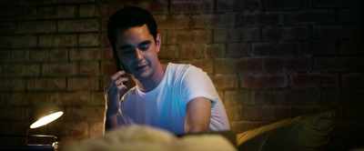 [chuckles] Just because you're
getting a divorce, - Spiral: From the Book of Saw