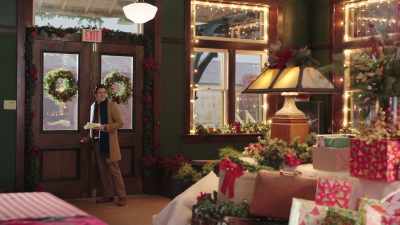 [chuckles] look at this place!
It's incredible! - The Christmas Setup