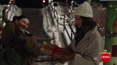 [chuckles]
Oh, the look on their faces. - Christmas Unwrapped