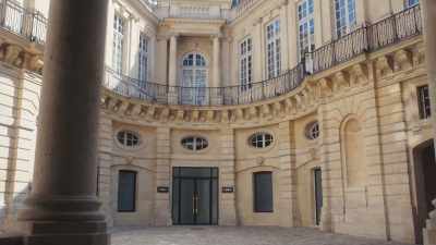 [chuckles] - La Maison