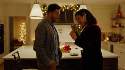 (chuckles) - Mom's Christmas Boyfriend