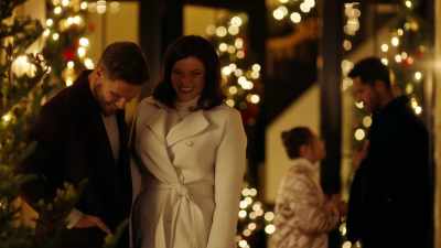 (chuckles) - Mom's Christmas Boyfriend