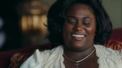 [chuckles] - Robin Roberts Presents: Mahalia