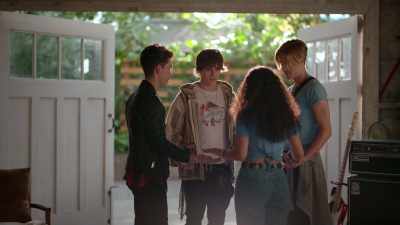 [chuckles] - Julie and the Phantoms