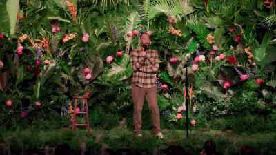 [chuckles] - Ari Shaffir: America's Sweetheart