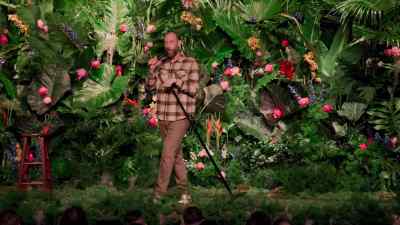 [chuckles] - Ari Shaffir: America's Sweetheart