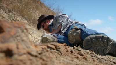 [ CHUCKLES ] - Dino Hunters