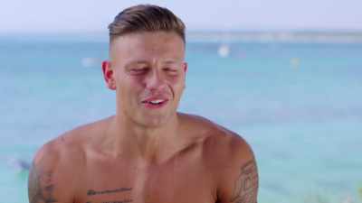 (CHUCKLES) - Love Island