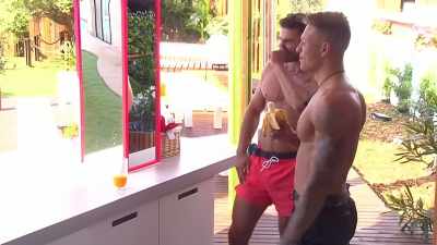 (CHUCKLES) - Love Island
