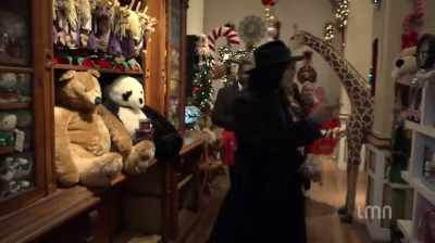 (chuckles) - Michael Jackson: Searching for Neverland