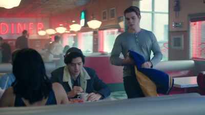(CHUCKLES) - Riverdale