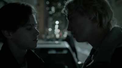 [chuckles] - Eyewitness