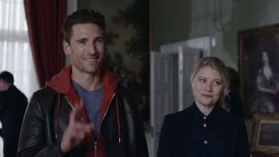 (chuckles)
- Thank you, Annie. - The Reluctant Royal
