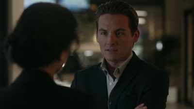 - [CHUCKLES]
- That takes a lot of courage. - The Rookie: Feds