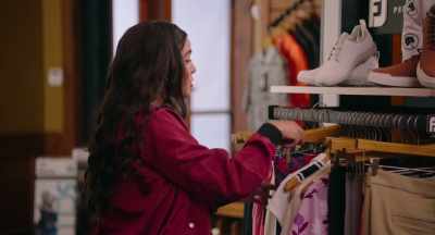 - [chuckles]
- Woah! $90 for a skort! - Diamond in the Rough