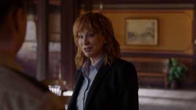 [chuckles] yeah, I know
how they feel. - Reba McEntire's The Hammer