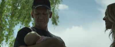 (CHUCKLES) Yeah.
She looks like you. - Only the Brave