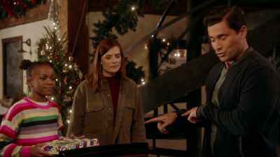 (chuckling)
- Do you want to join in? - Planes, Trains, and Christmas Trees