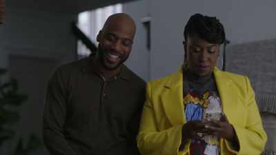 [chuckling] Hey, let them know, baby. - My Husband's Baby